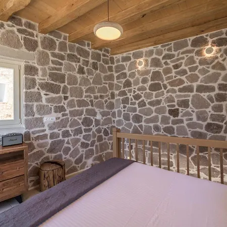 Pea Authentic * Plaka (Milos)