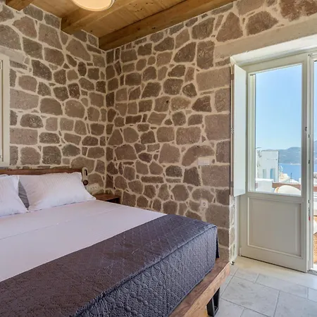 Pea Authentic Plaka (Milos)